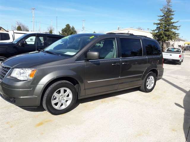 2010 Chrysler Town and Country Touring 4dr Mini-Van